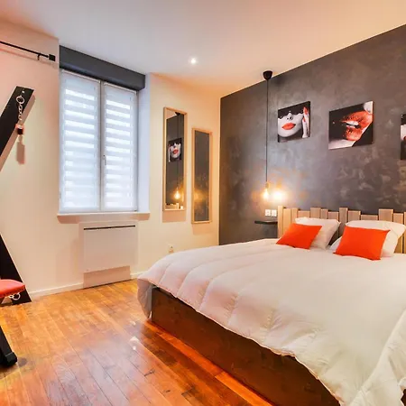 Sous Le Charme De Charles Sauna & Jacuzzi Apartament