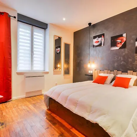 Sous Le Charme De Charles Sauna & Jacuzzi Апартаменты *