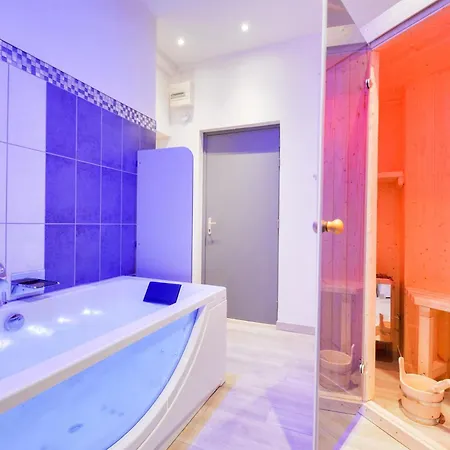 Sous Le Charme De Charles Sauna & Jacuzzi Apartamento *