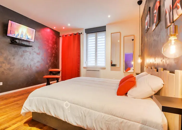 Sous Le Charme De Charles Sauna & Jacuzzi Apartament