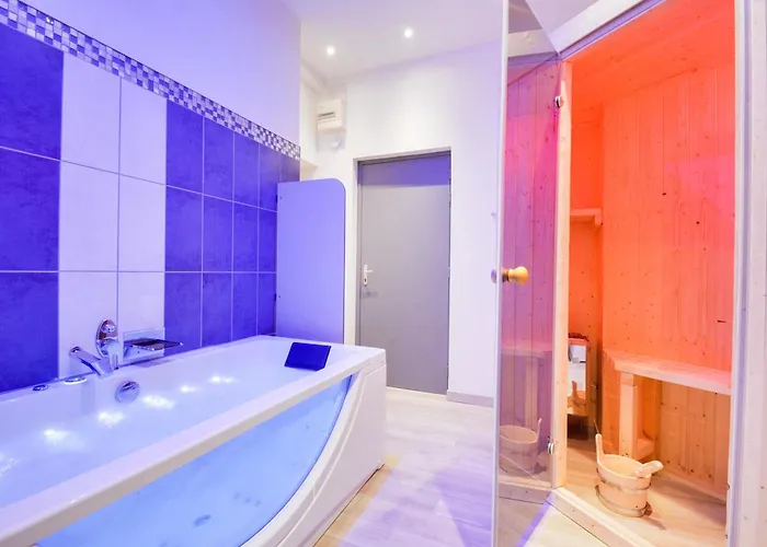 Sous Le Charme De Charles Sauna & Jacuzzi Apartamento *